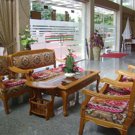 Royal Boss Hotel Rangoon Buitenkant foto