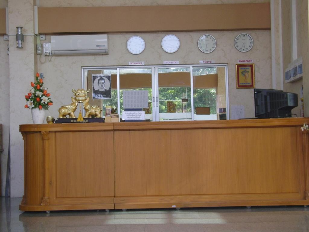 Royal Boss Hotel Rangoon Buitenkant foto