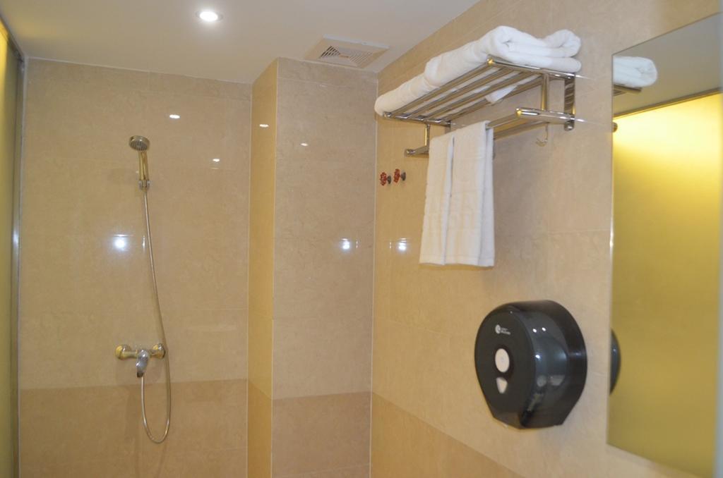Royal Boss Hotel Rangoon Buitenkant foto