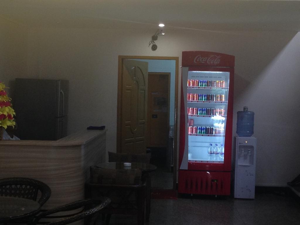 Royal Boss Hotel Rangoon Buitenkant foto
