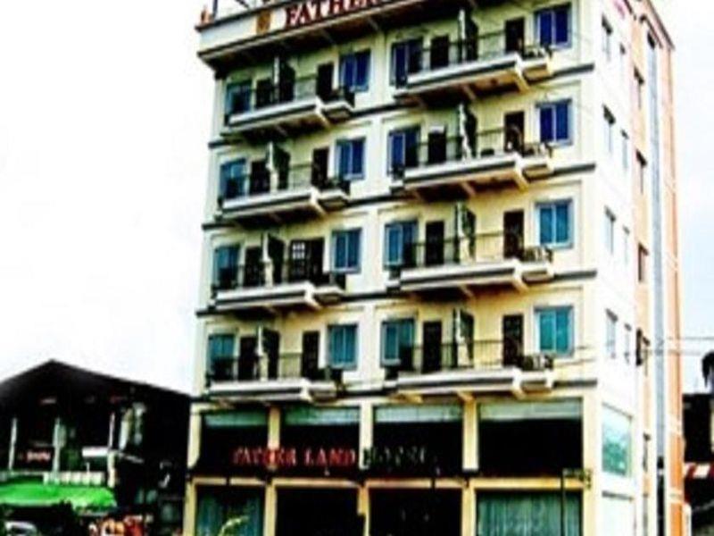 Royal Boss Hotel Rangoon Buitenkant foto